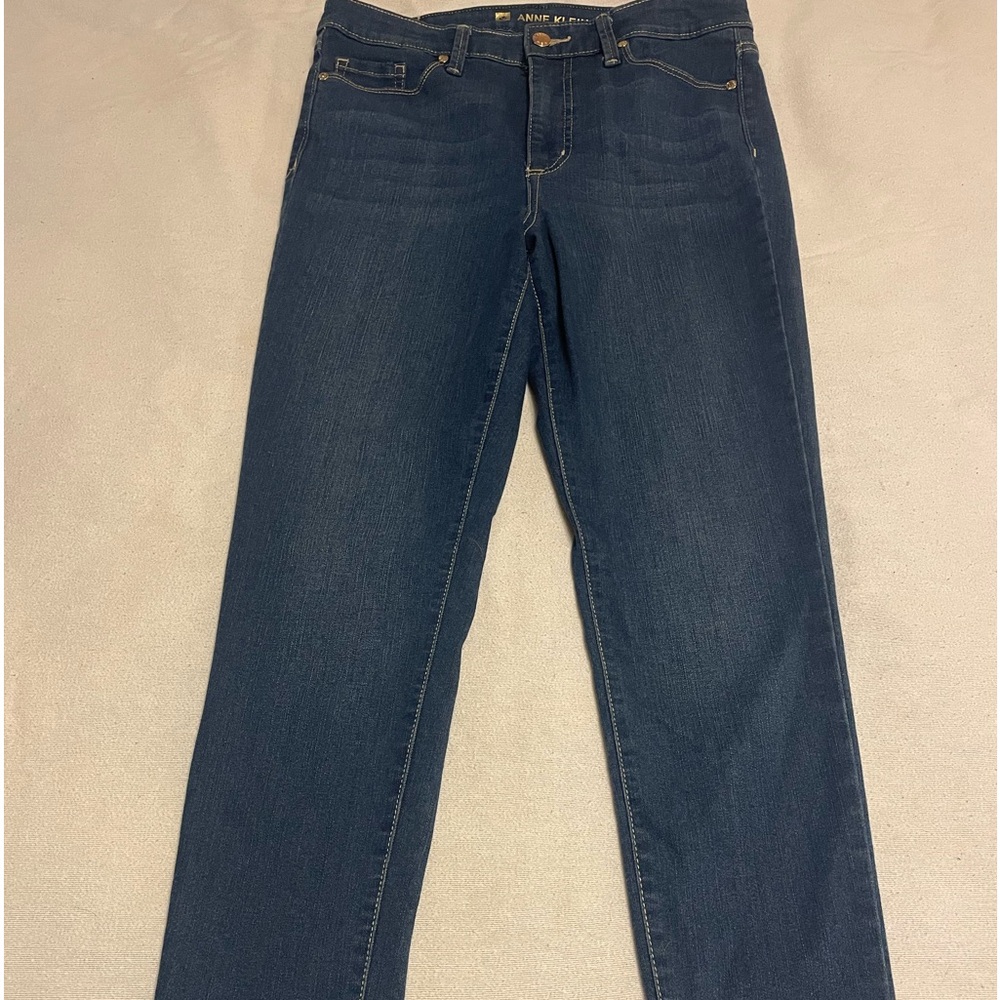 Anne Klein woman’s jeans. Pre owned! Size8